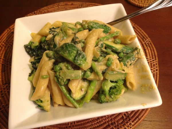 Creamy green vegetable pasta (tipped a bit sloppily into the bowl, but that's because I was in a hurry to gobble it up).